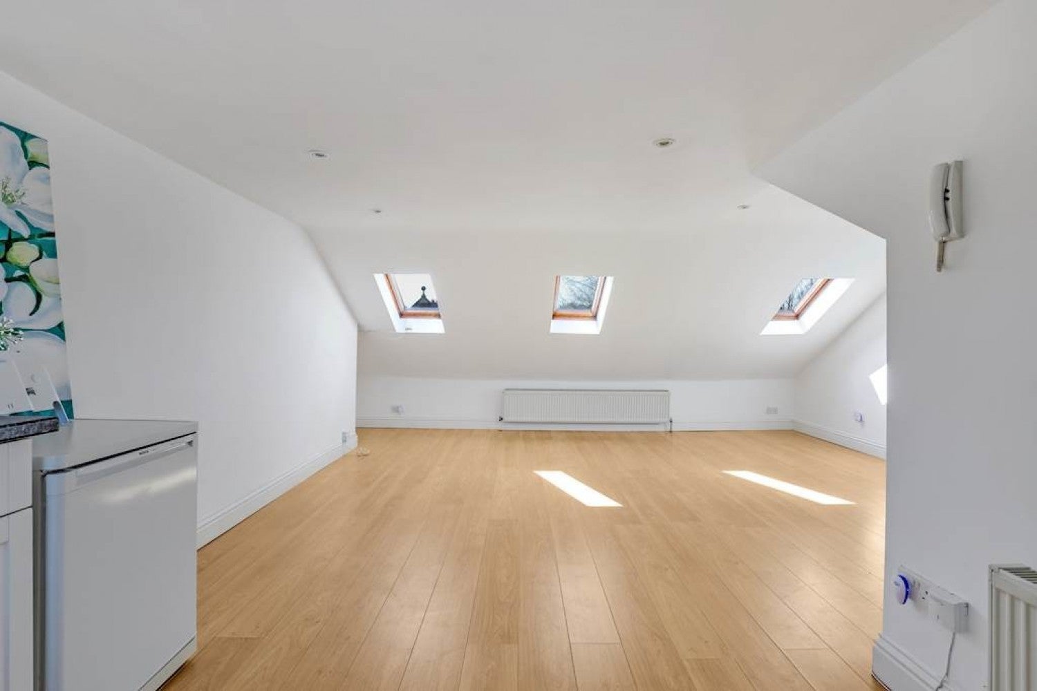 Flat Lower Addiscombe Road in Greater London