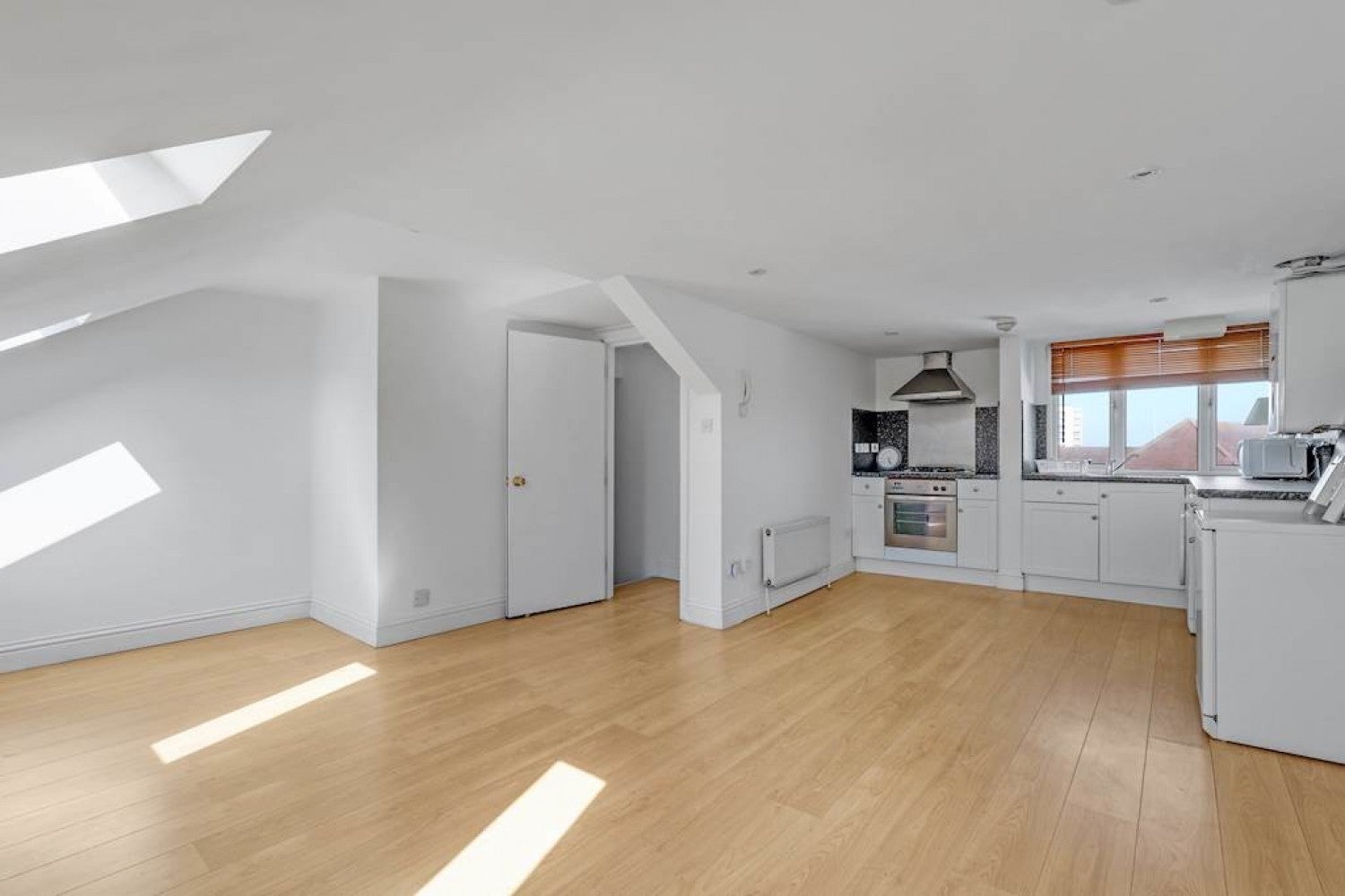 Flat Lower Addiscombe Road in Greater London