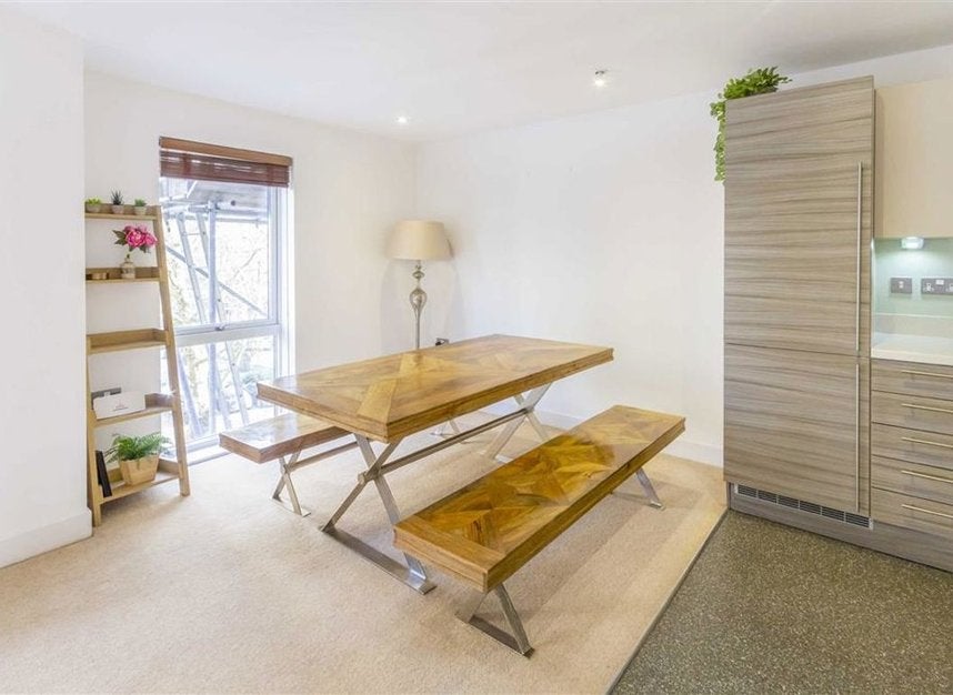 Flat Jamaica Road in Greater London