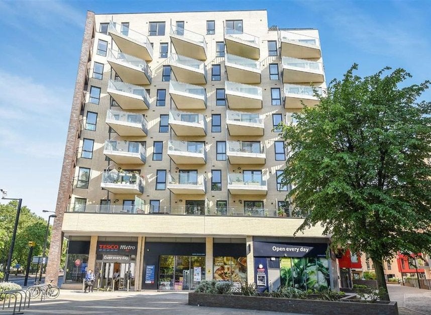 Flat Jamaica Road in Greater London