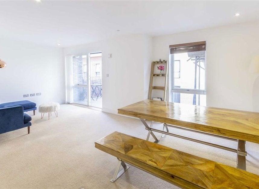 Flat Jamaica Road in Greater London