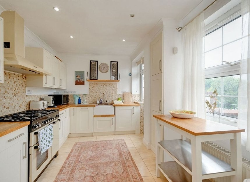 Flat Aylmer Road in Greater London