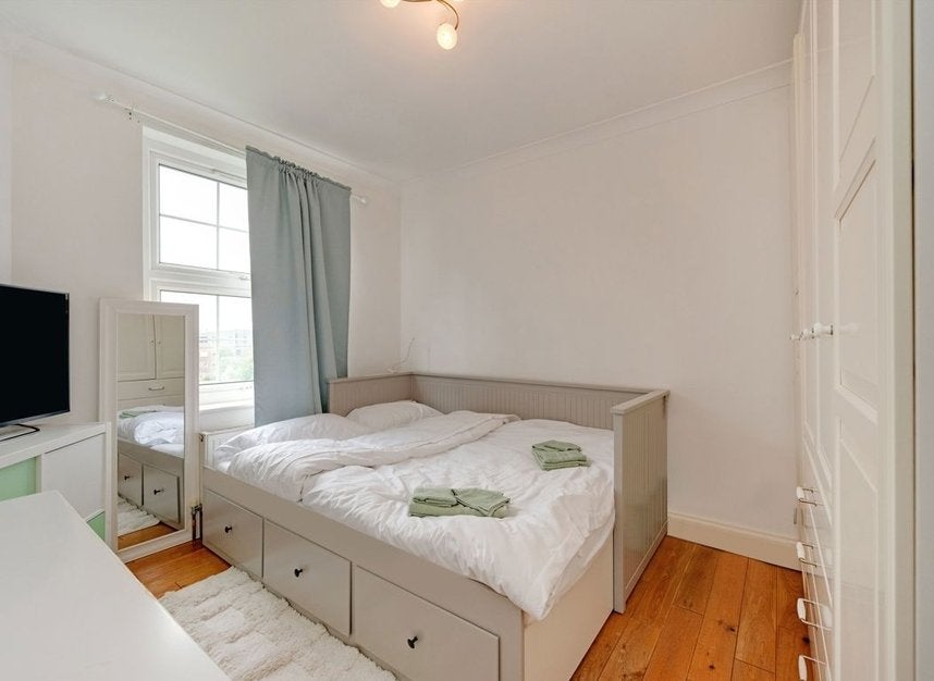 Flat Aylmer Road in Greater London