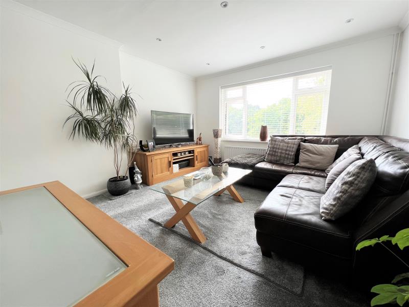 Flat Dawson Road in Woking