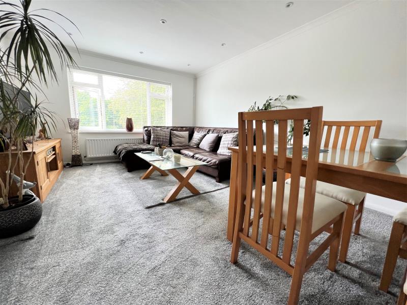 Flat Dawson Road in Woking