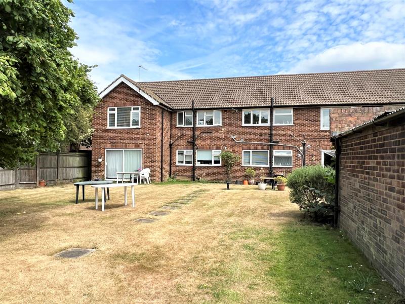 Flat Dawson Road in Woking
