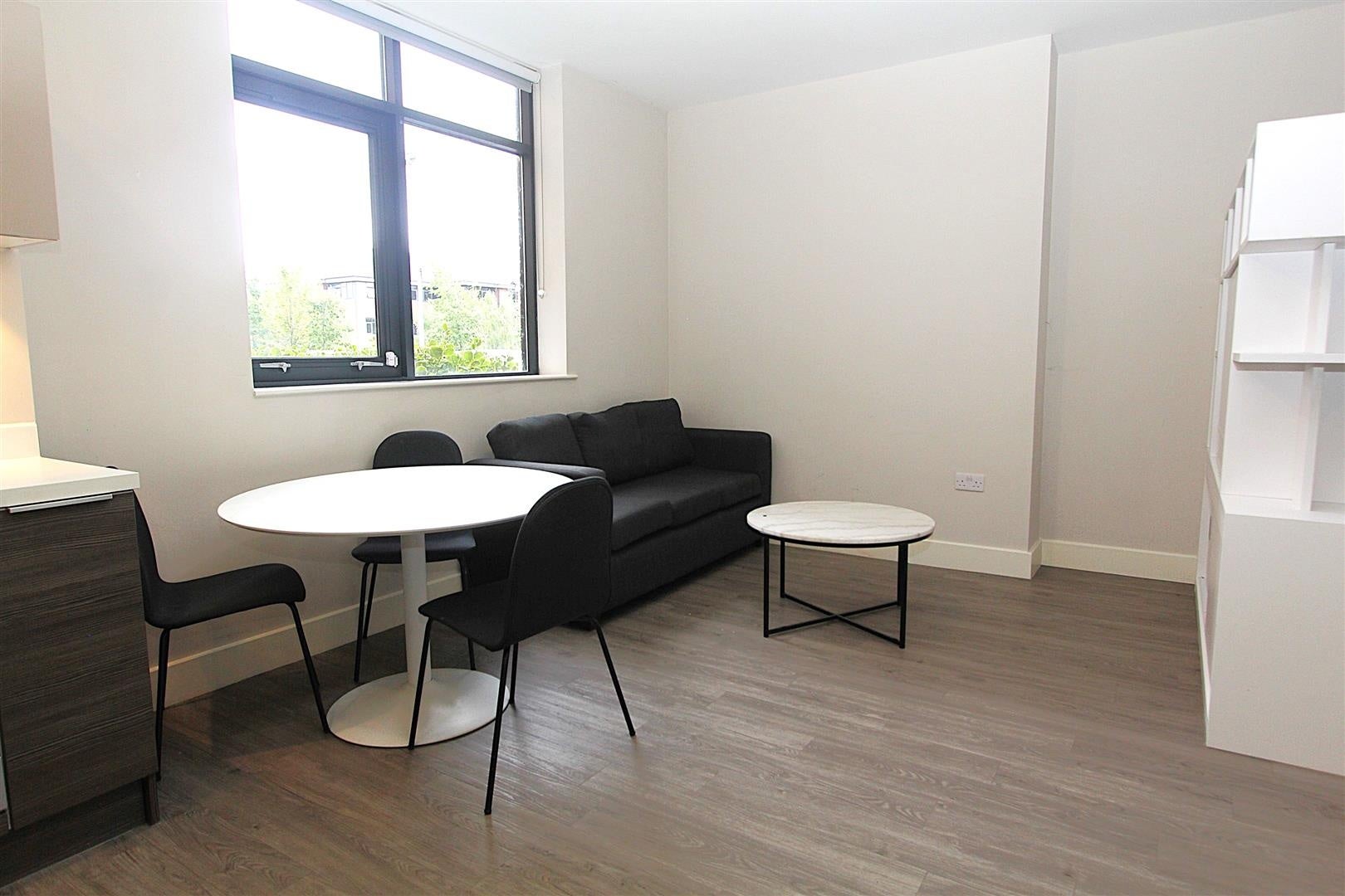 Flat Dawsons Square in Leeds