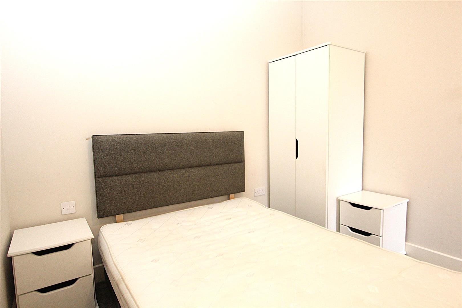 Flat Dawsons Square in Leeds