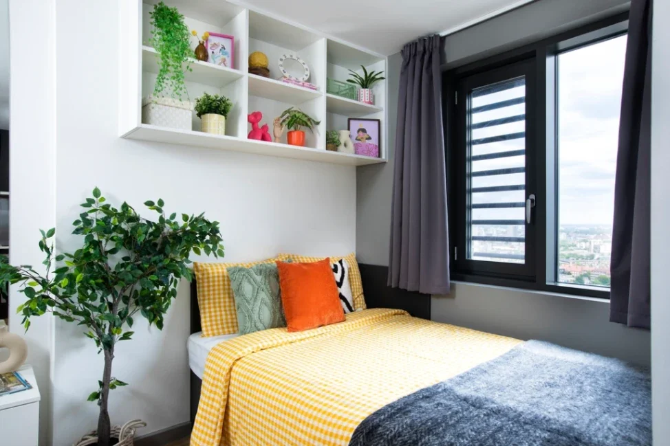 Room Middlesex Street in Greater London