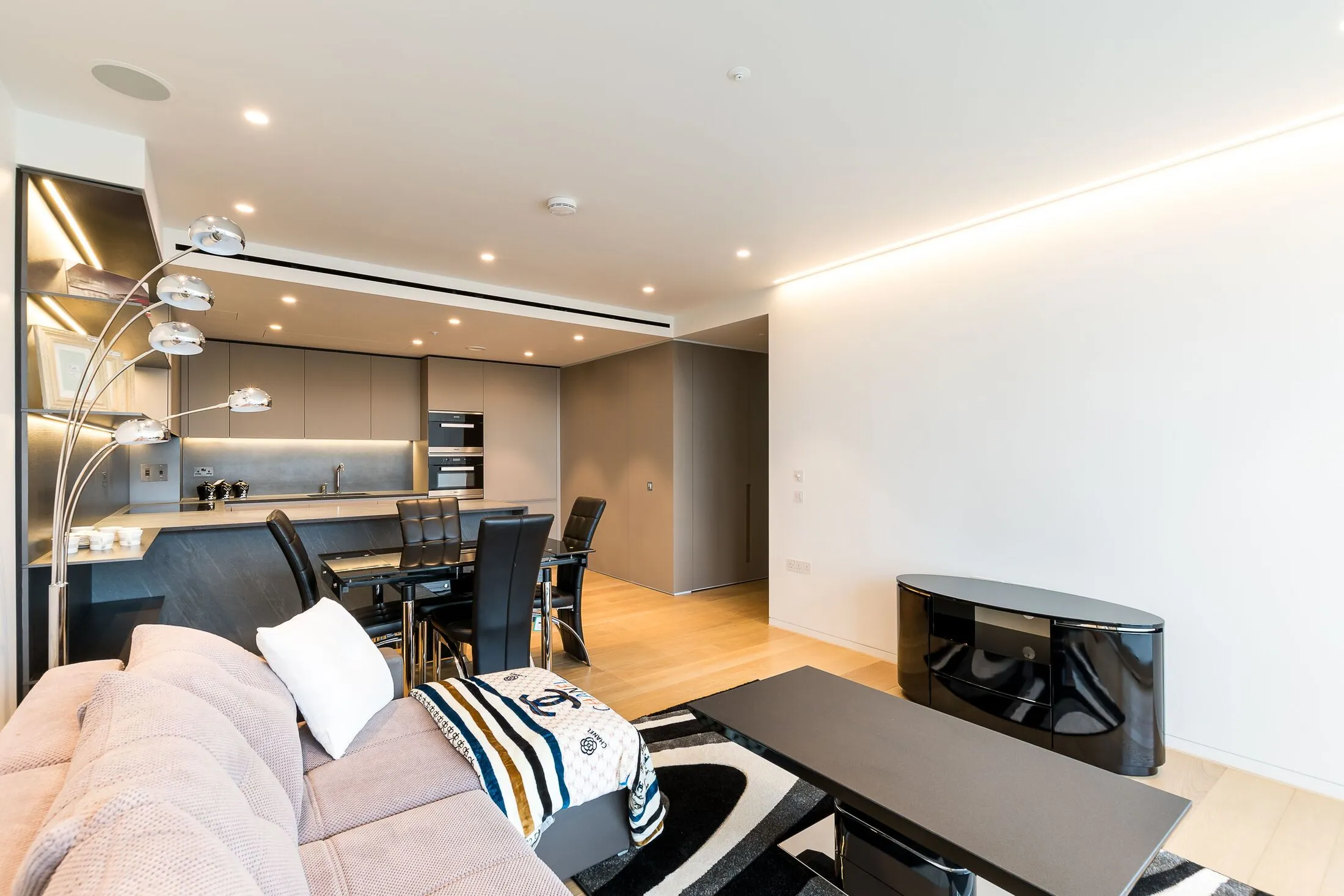 Flat Victoria Street in City of Westminster