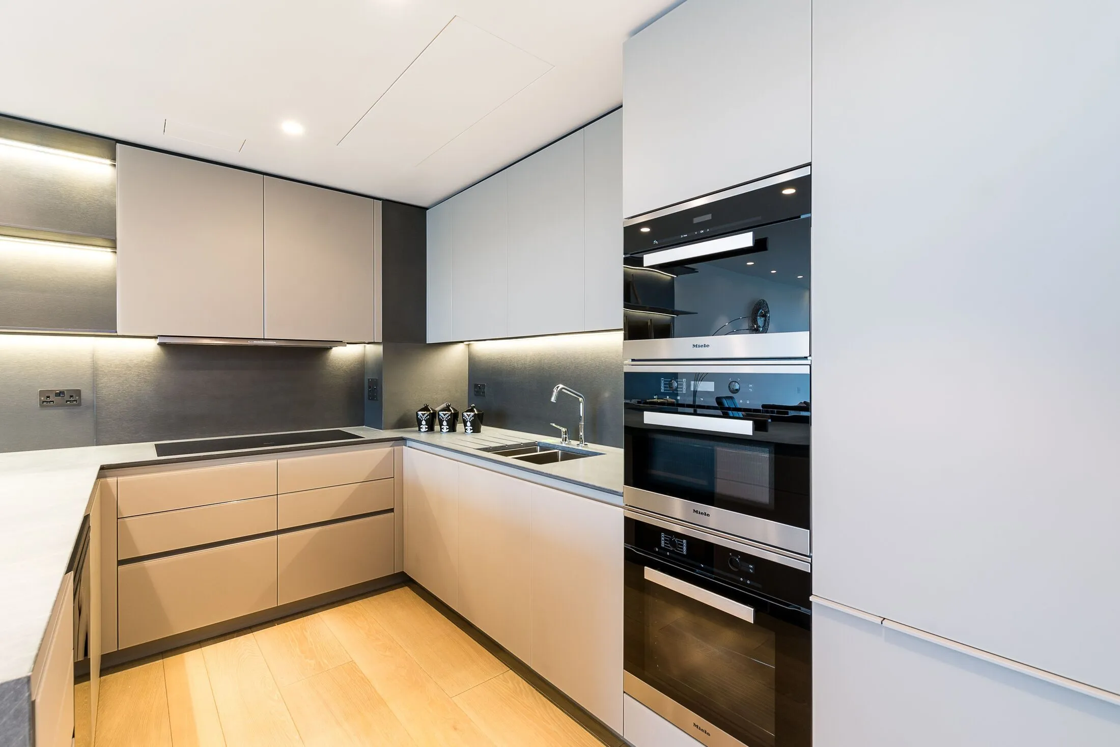 Flat Victoria Street in City of Westminster