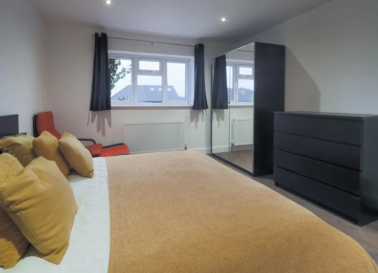 Room Sandymount Avenue in Greater London