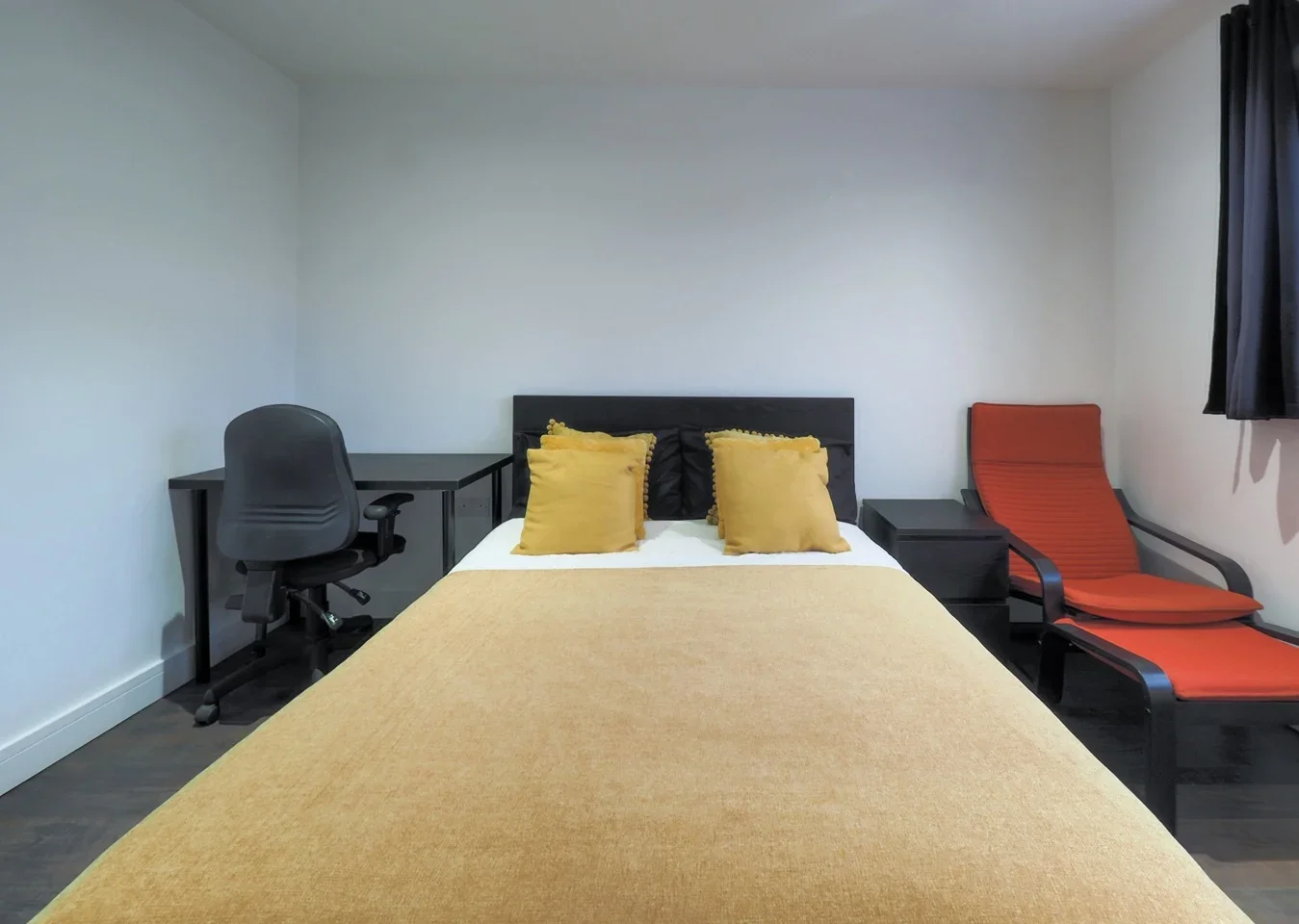 Room Sandymount Avenue in Greater London