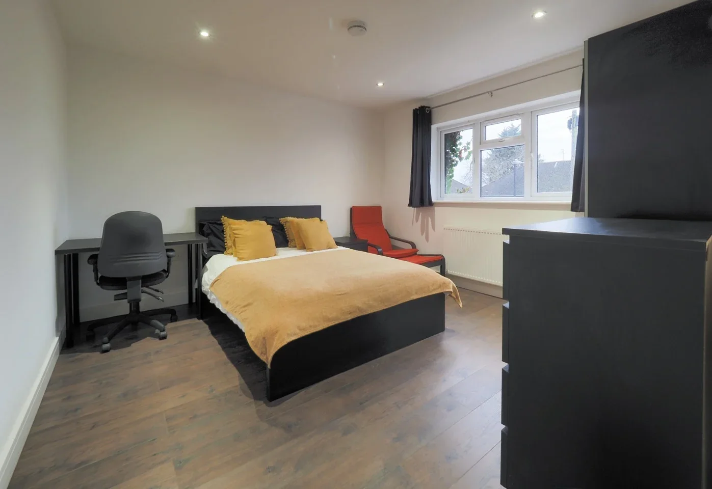 Room Sandymount Avenue in Greater London