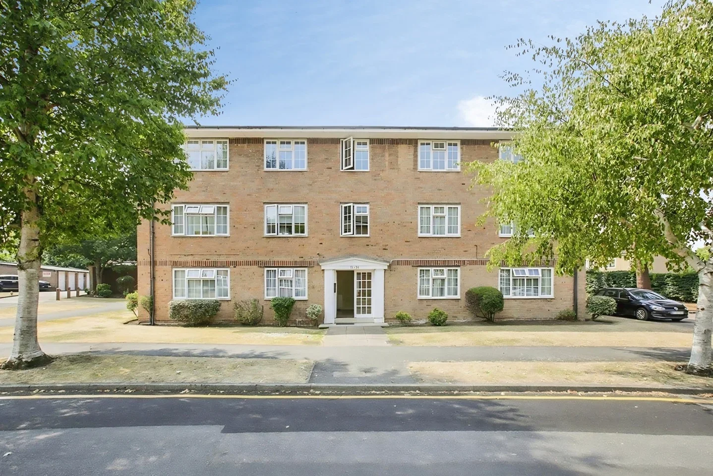 Flat Marian Court in Greater London