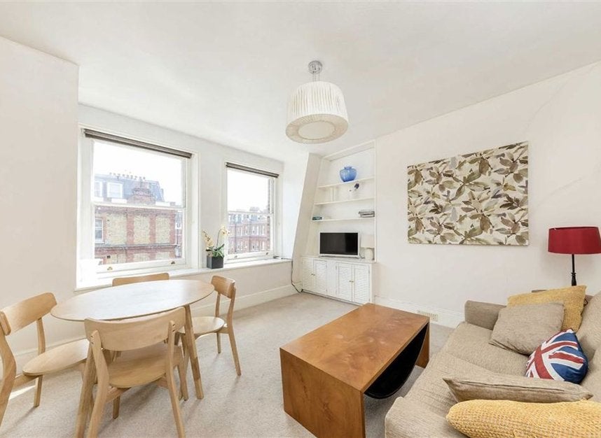 Flat Rosary Gardens in Greater London