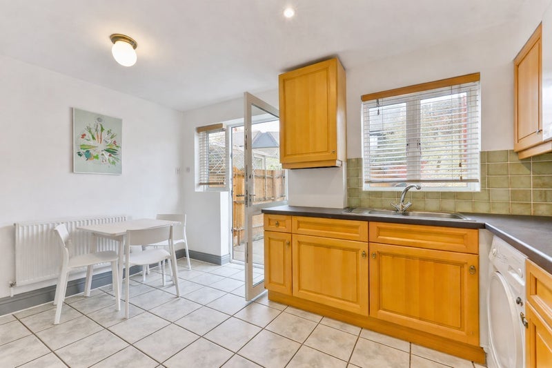 Room Tollington Way in Greater London