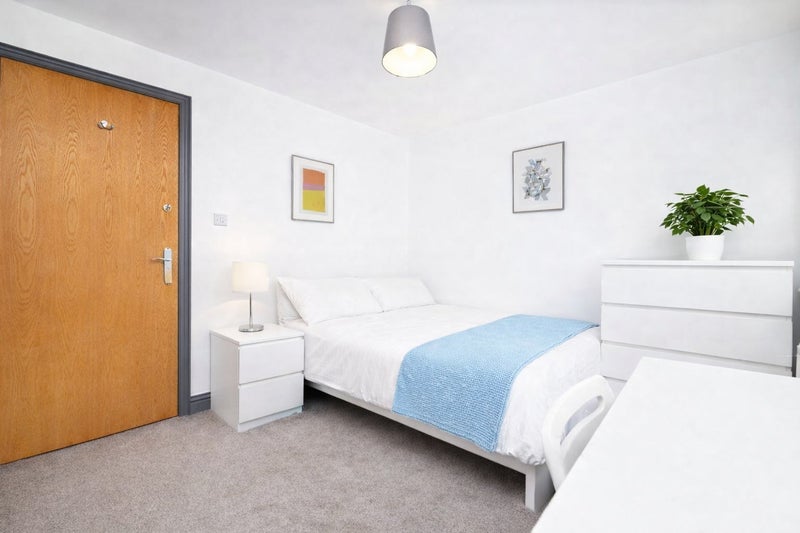 Room Tollington Way in Greater London
