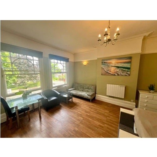 Flat Bedford Hill in Greater London