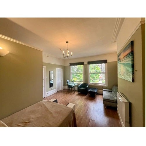 Flat Bedford Hill in Greater London