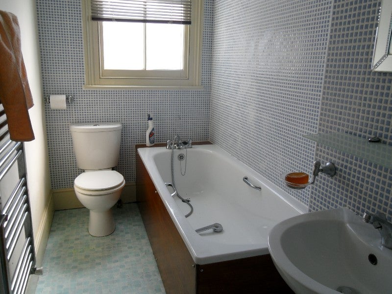 Flat Clarendon Gardens in Greater London