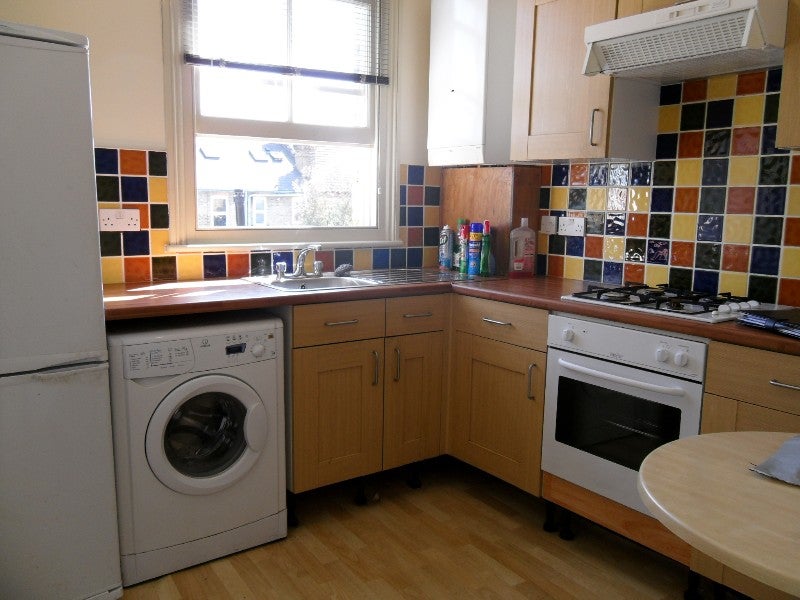 Flat Clarendon Gardens in Greater London