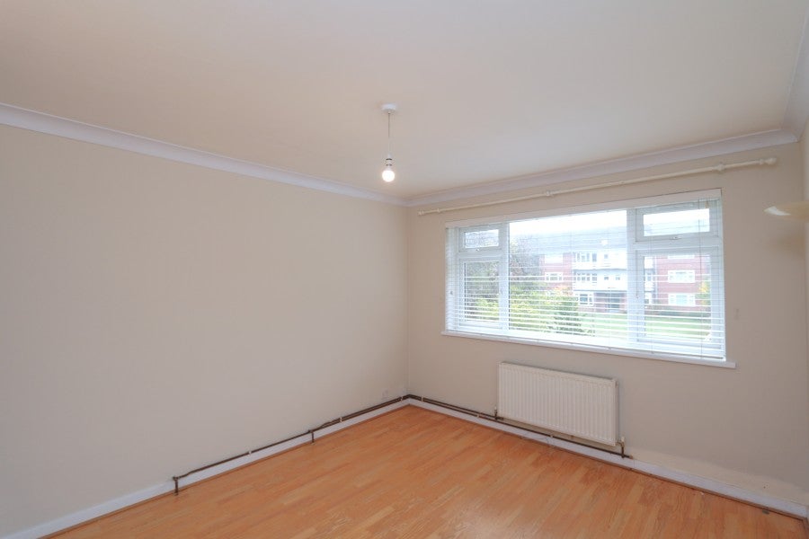 Flat Lovelace Gardens in Greater London
