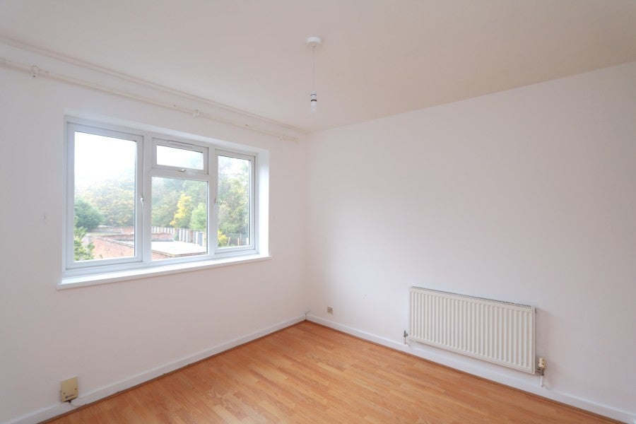 Flat Lovelace Gardens in Greater London