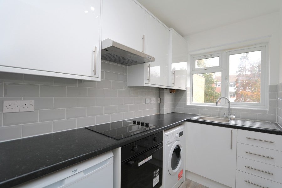 Flat Lovelace Gardens in Greater London