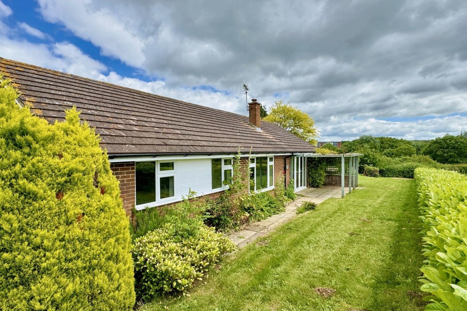 House Sandyhurst Lane in Ashford