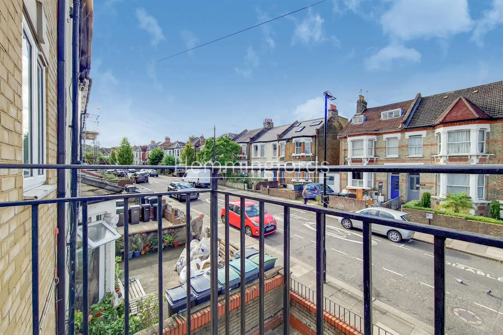 Flat Crescent Road in Greater London