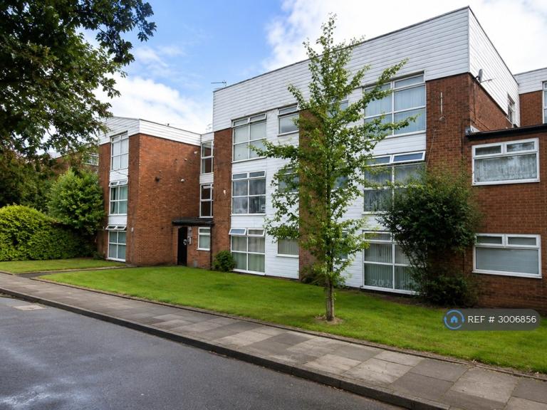Flat Alexandria Court in Trafford