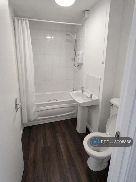 Flat Alexandria Court in Trafford