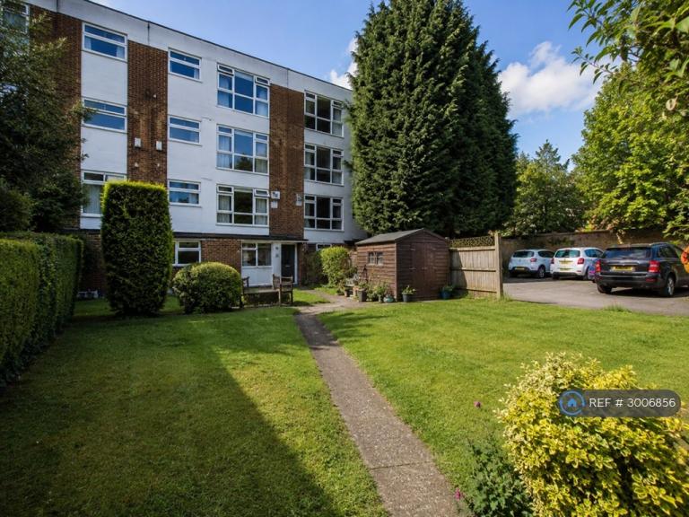 Flat Alexandria Court in Trafford