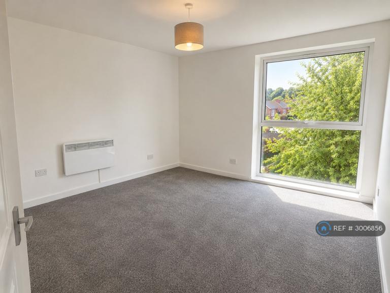Flat Alexandria Court in Trafford