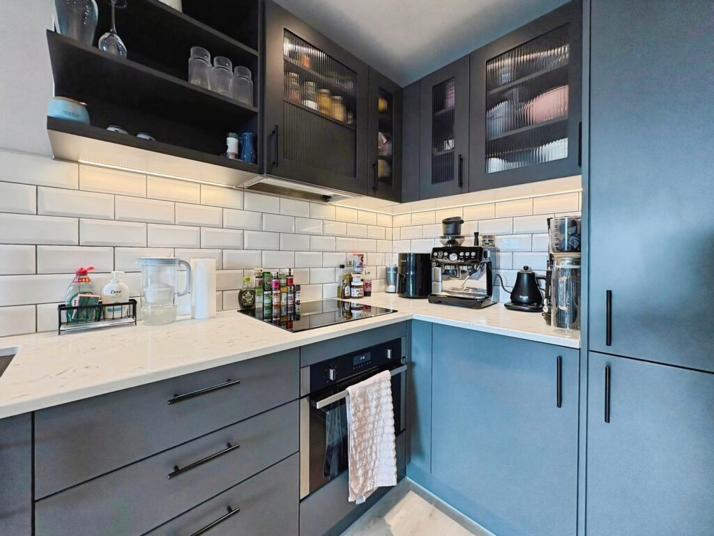 Flat Pembroke Broadway in Surrey Heath