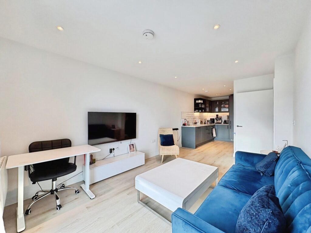 Flat Pembroke Broadway in Surrey Heath