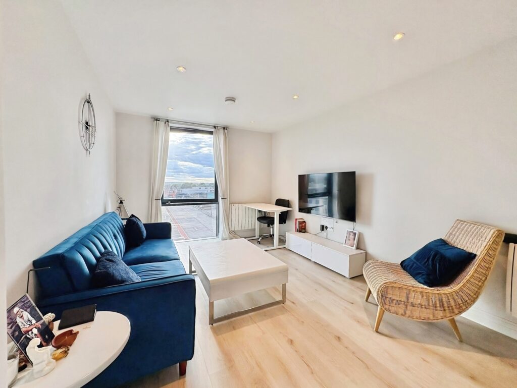Flat Pembroke Broadway in Surrey Heath
