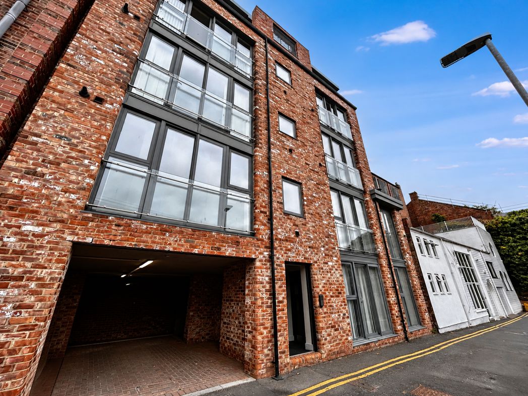 Flat Albert Drive in Gateshead