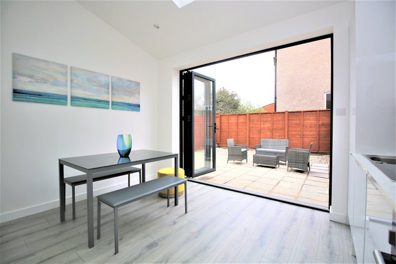 Room Sherwood Avenue in Greater London