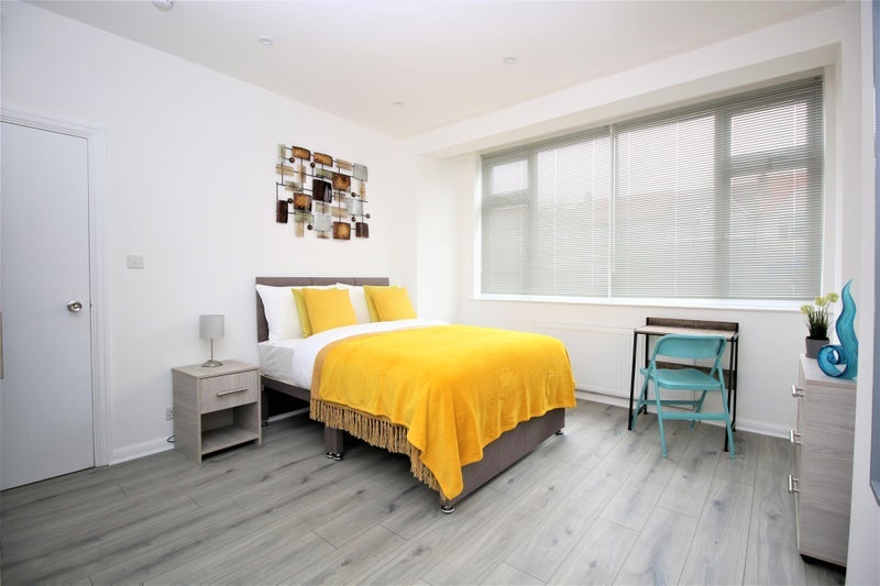 Room Sherwood Avenue in Greater London