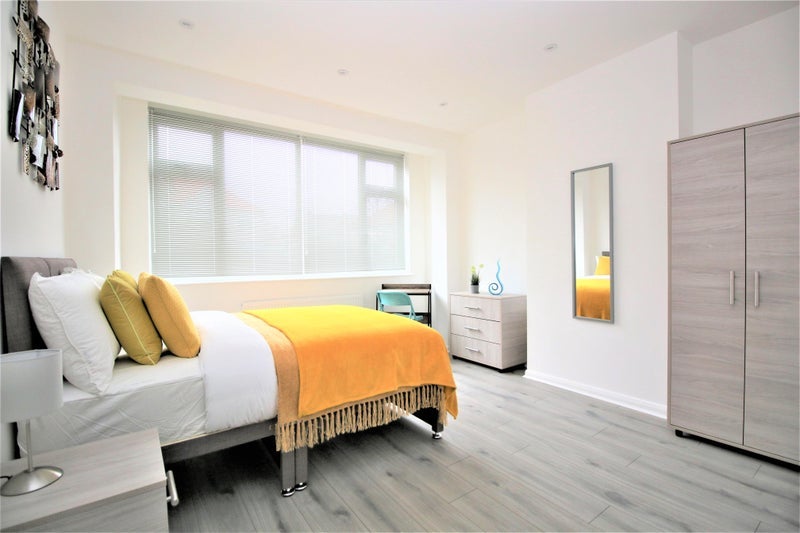 Room Sherwood Avenue in Greater London