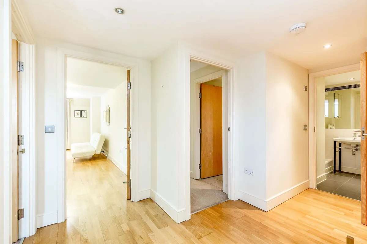 Flat Elmdale Road in Bristol