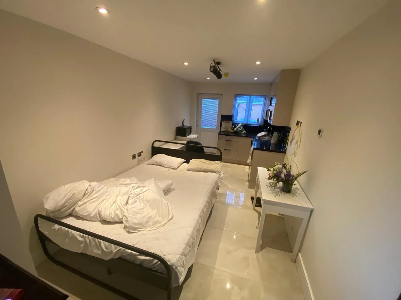 Flat Pleasant Way in Greater London
