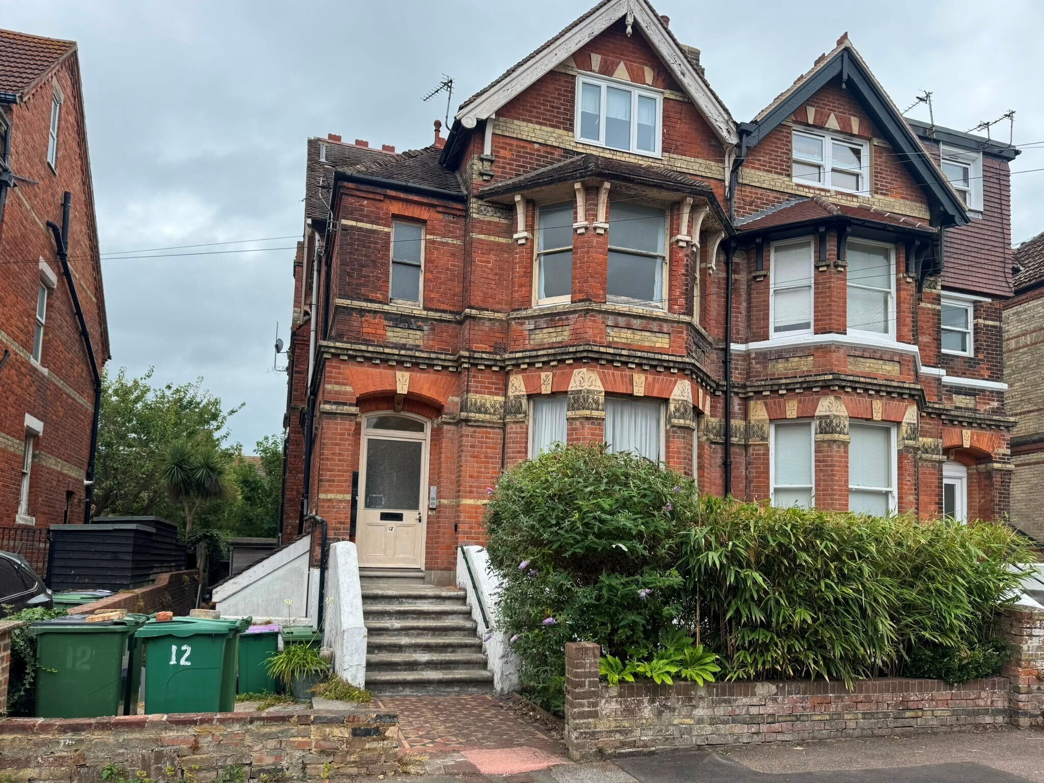 Flat Christchurch Road in Folkestone and Hythe District