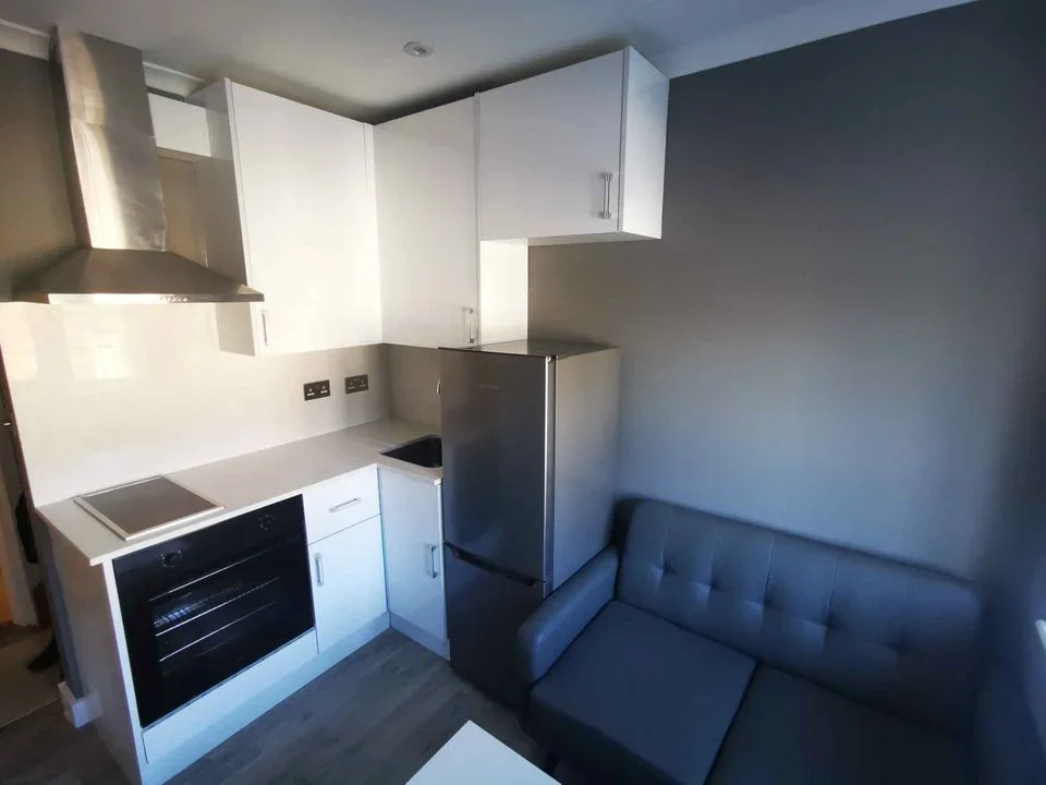 Flat Kenerne Drive in Greater London