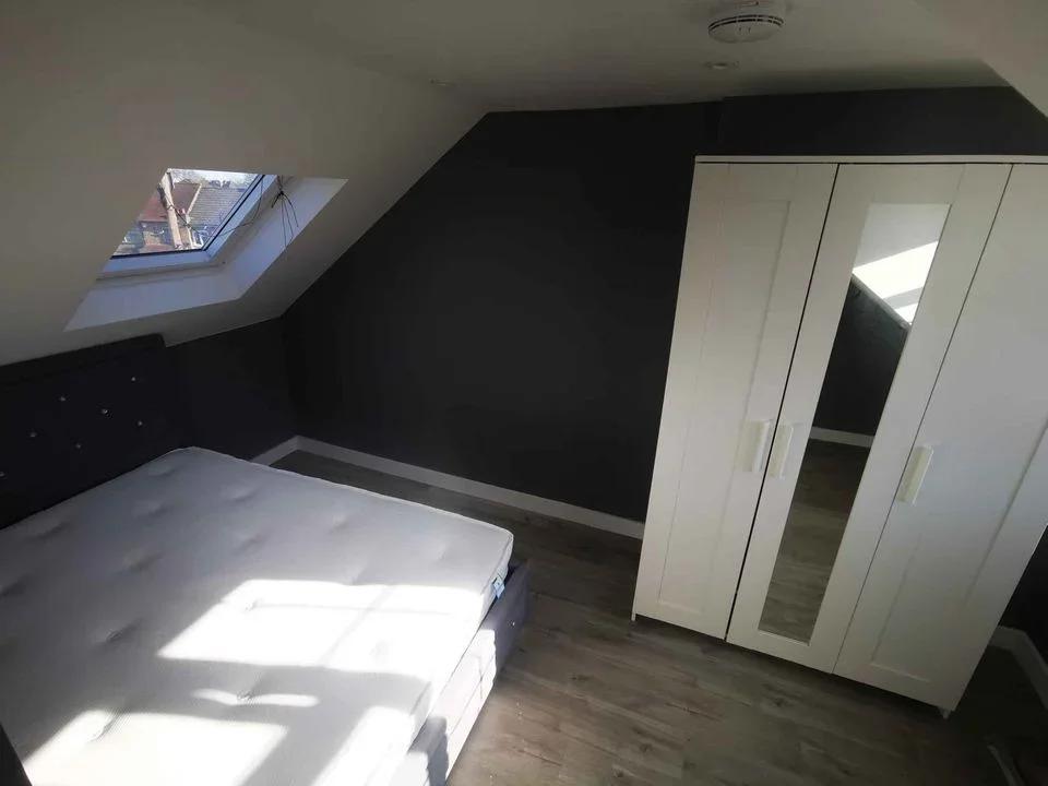 Flat Kenerne Drive in Greater London