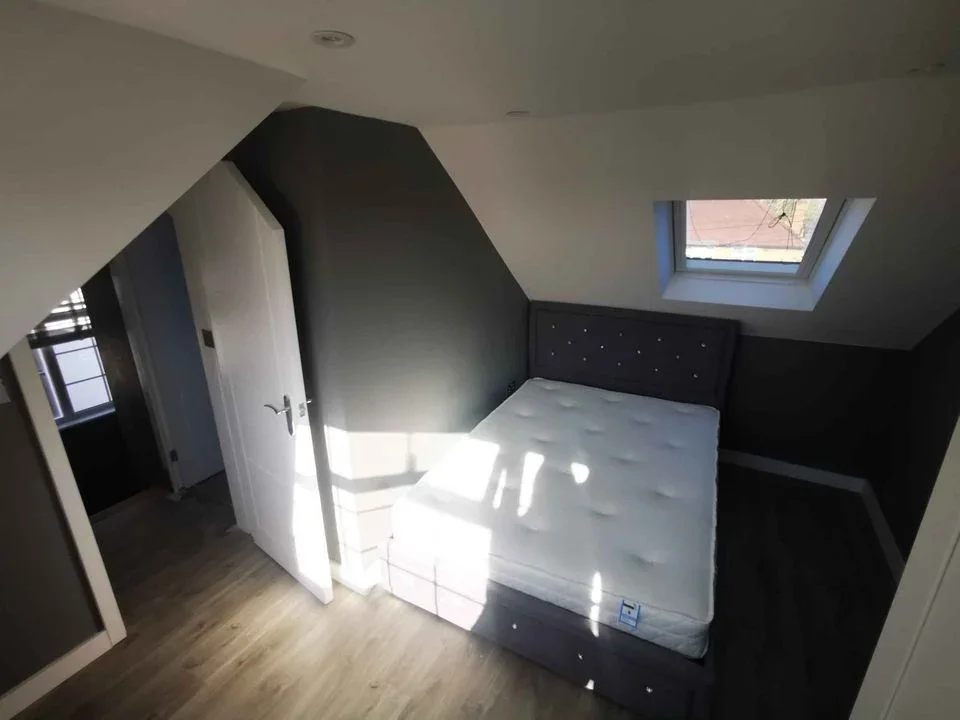 Flat Kenerne Drive in Greater London