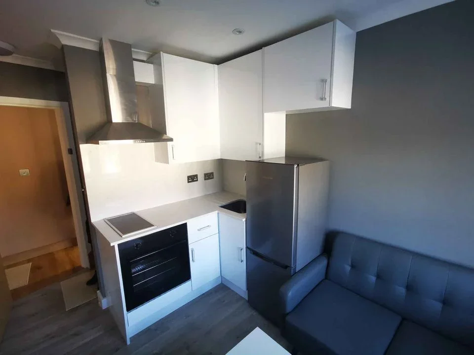 Flat Kenerne Drive in Greater London