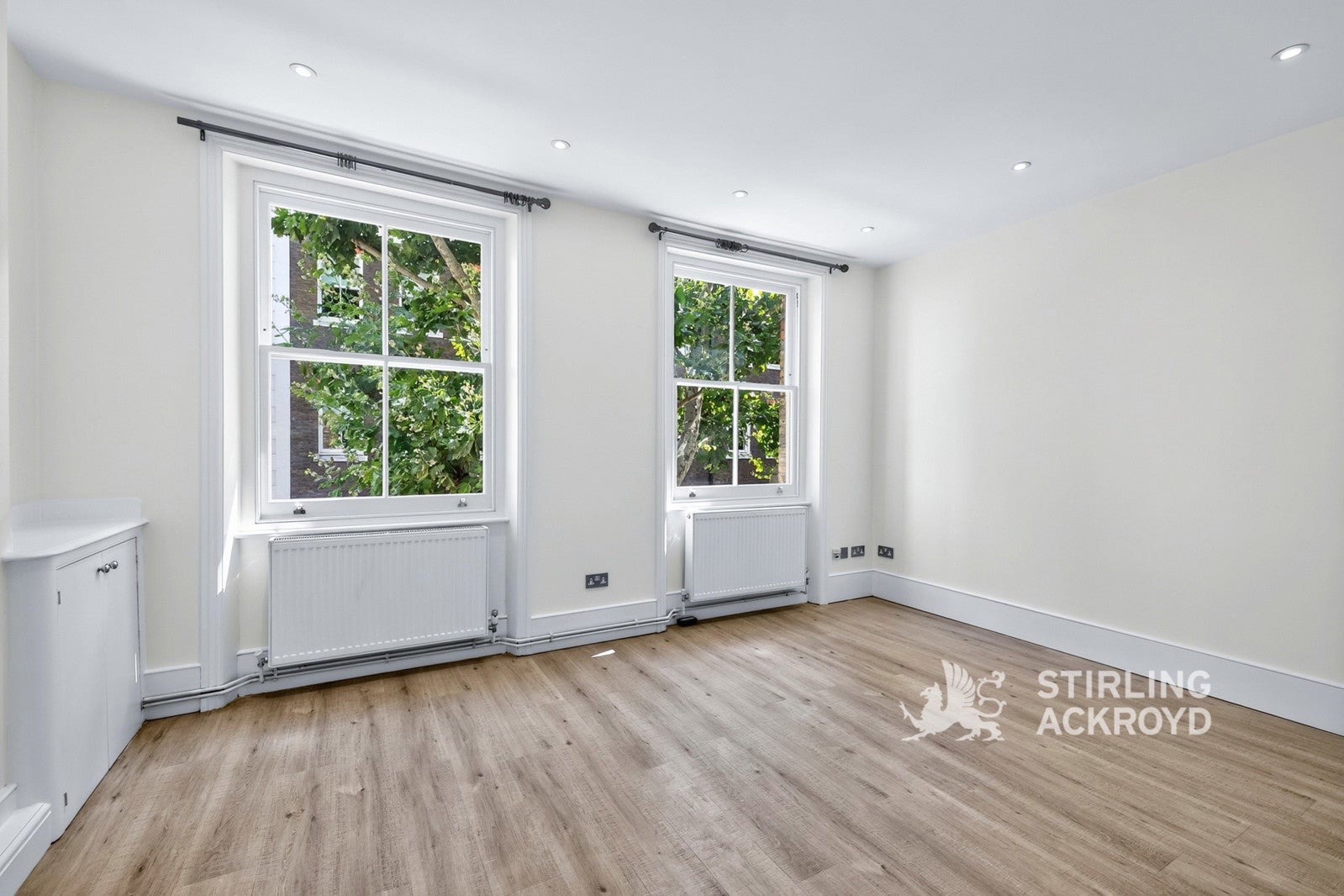 Flat Windmill Street in Greater London
